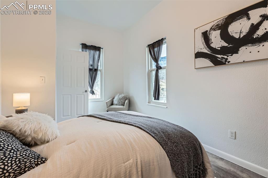 Image 17 of 26: Bedroom