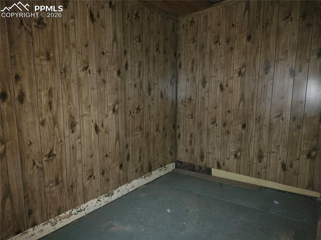 Image 12 of 16: Bedroom Area