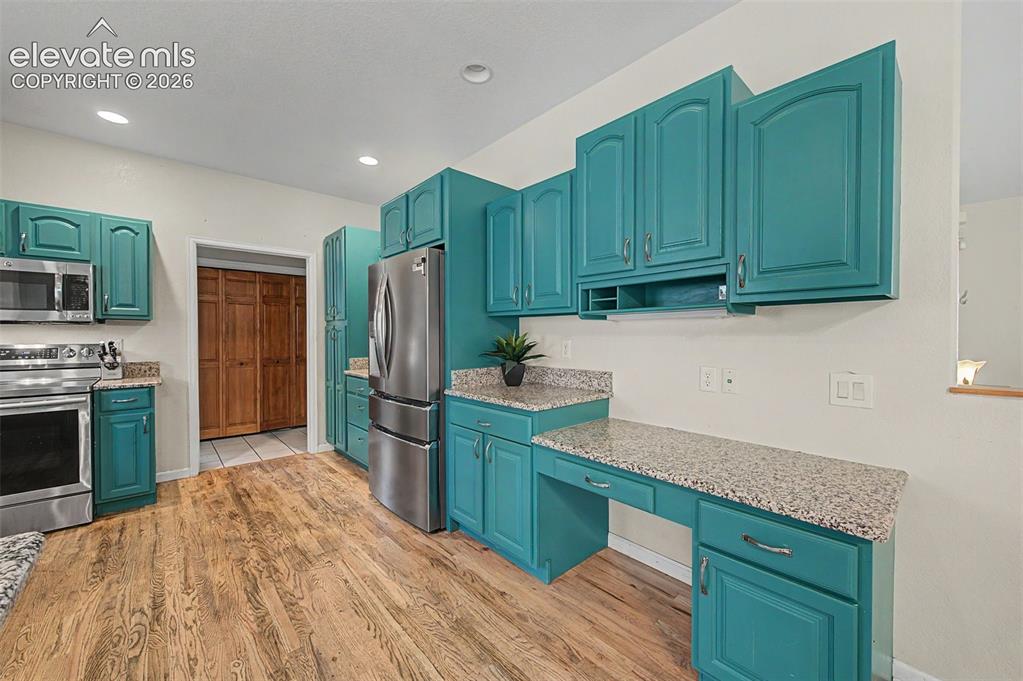 Image 11 of 45: Kitchen