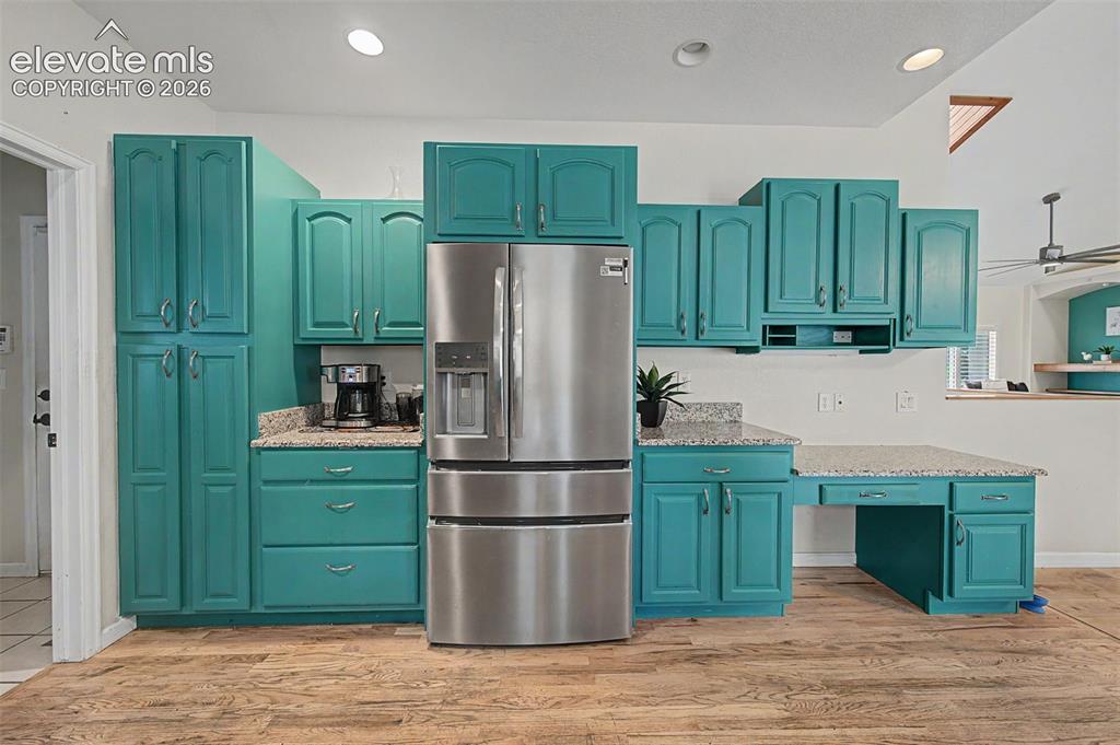 Image 12 of 45: Kitchen