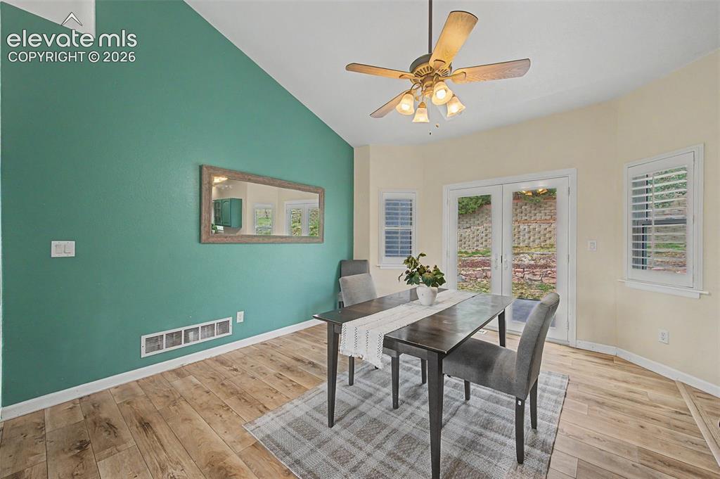 Image 6 of 45: Dining Area