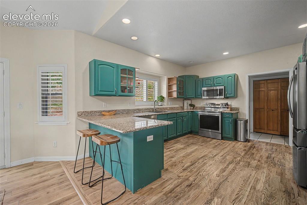 Image 8 of 45: Kitchen