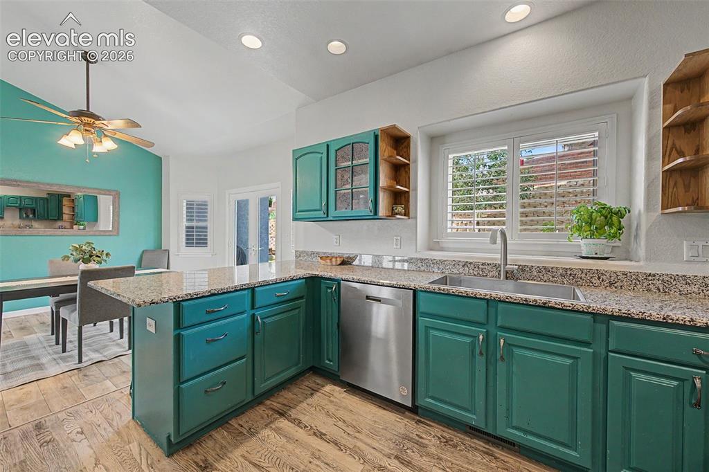 Image 9 of 45: Kitchen