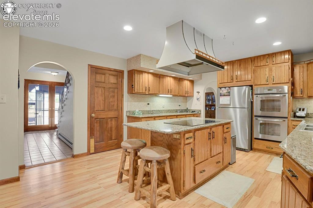 Image 7 of 10: Kitchen