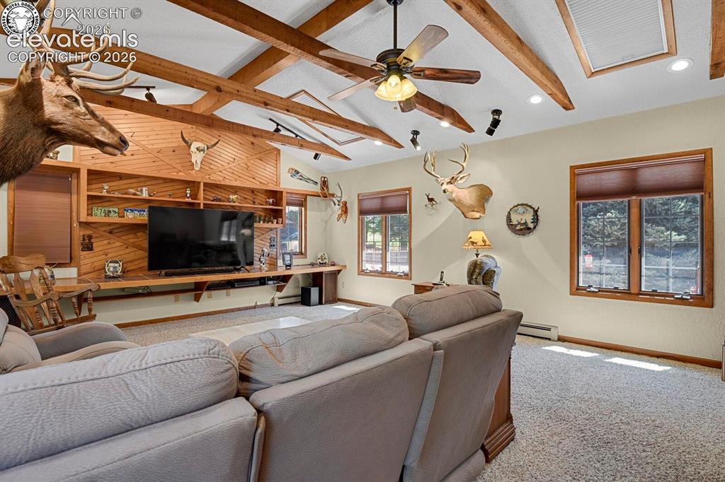 Image 9 of 10: Living Room