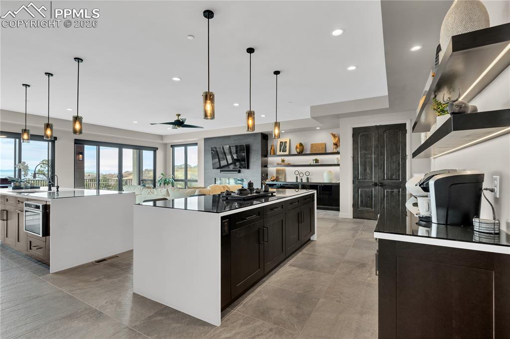 Image 10 of 43: Kitchen