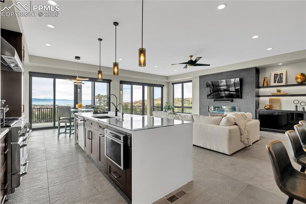 Image 11 of 43: Kitchen