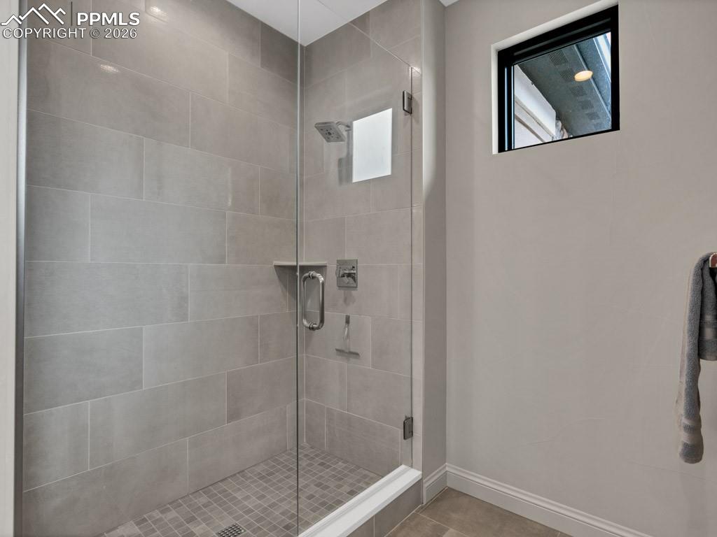 Image 22 of 43: Bathroom