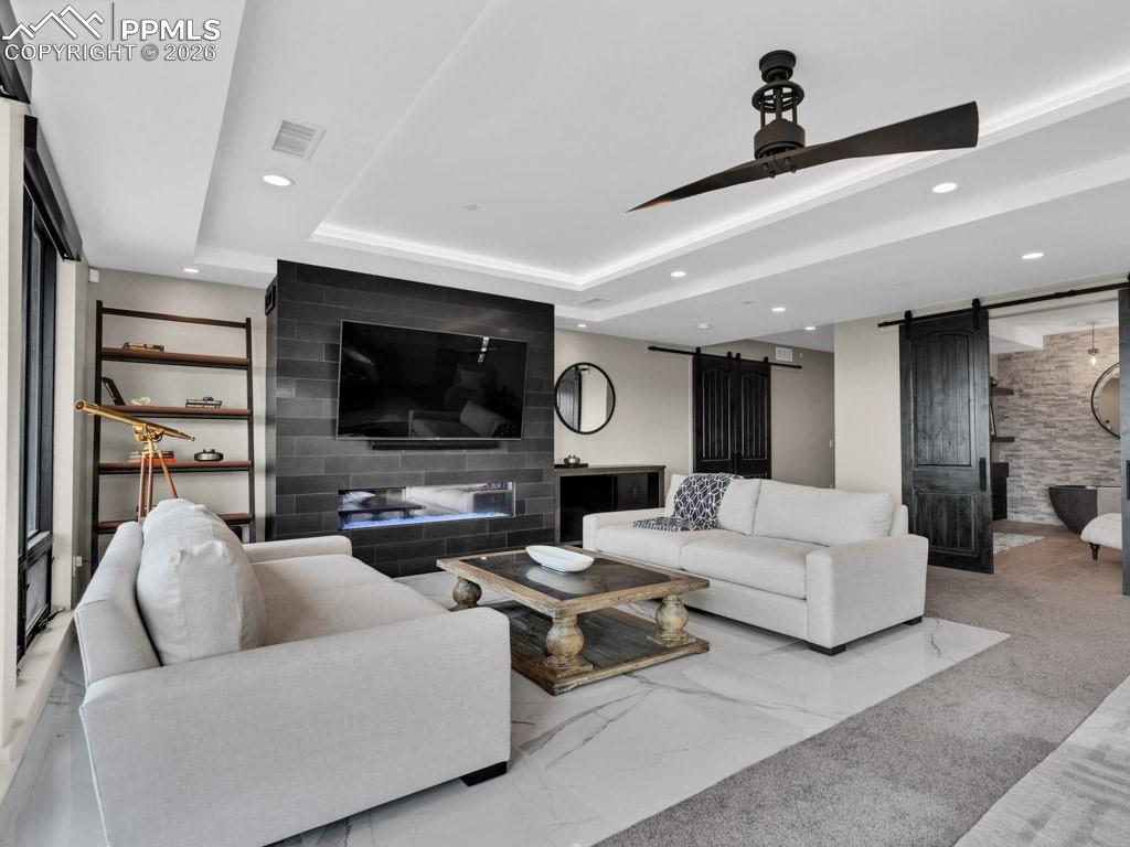 Image 26 of 43: Living Room