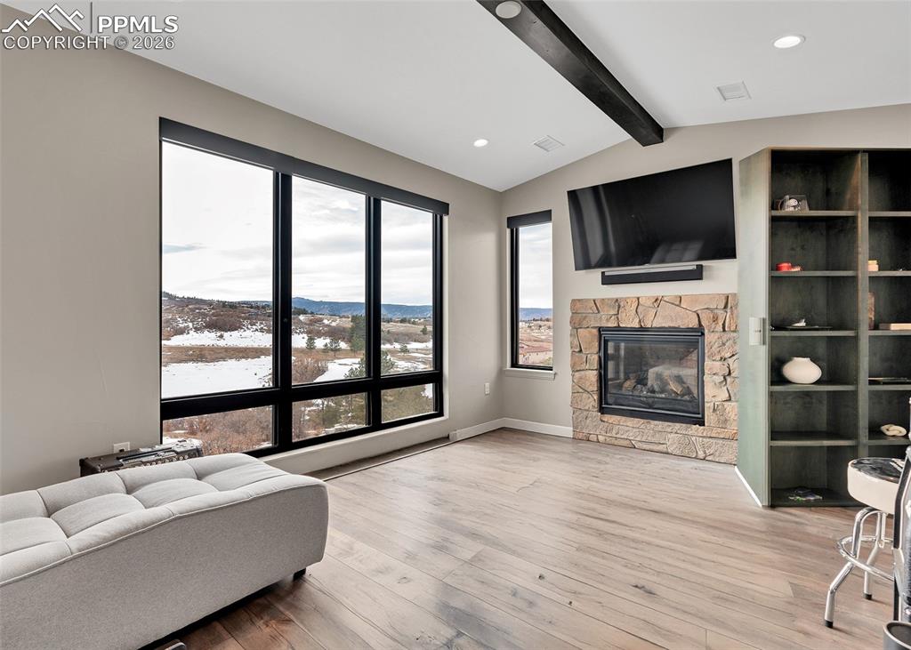 Image 29 of 43: Living Room