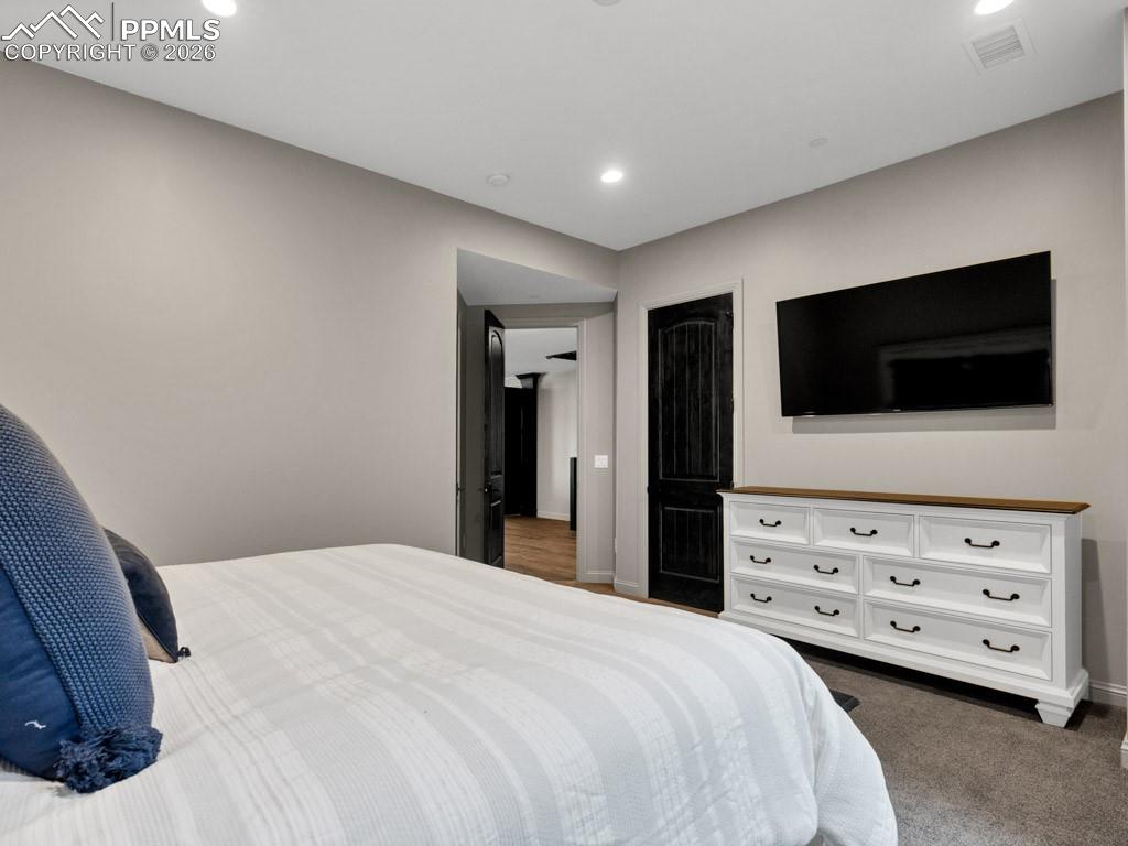 Image 34 of 43: Bedroom