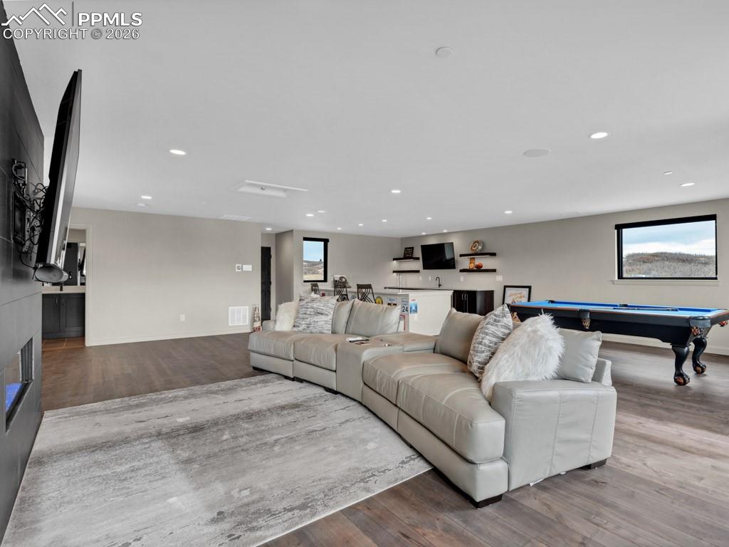 Image 37 of 43: Living Room