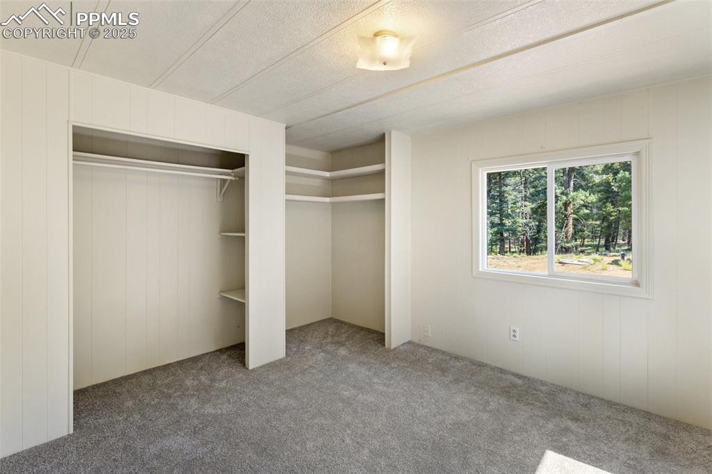 Image 19 of 36: Bedroom
