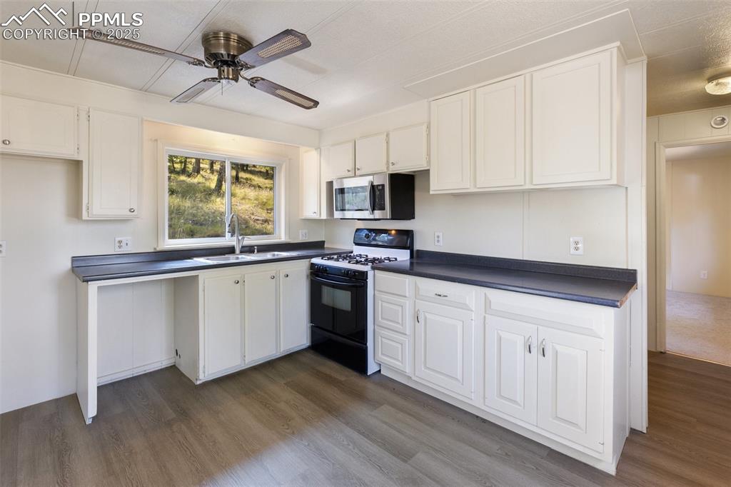 Image 6 of 36: Kitchen