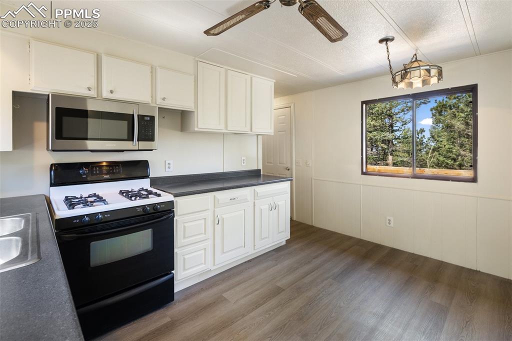 Image 8 of 36: Kitchen