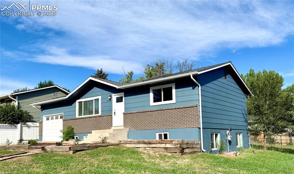 Image 26 of 50: New exterior pain. 