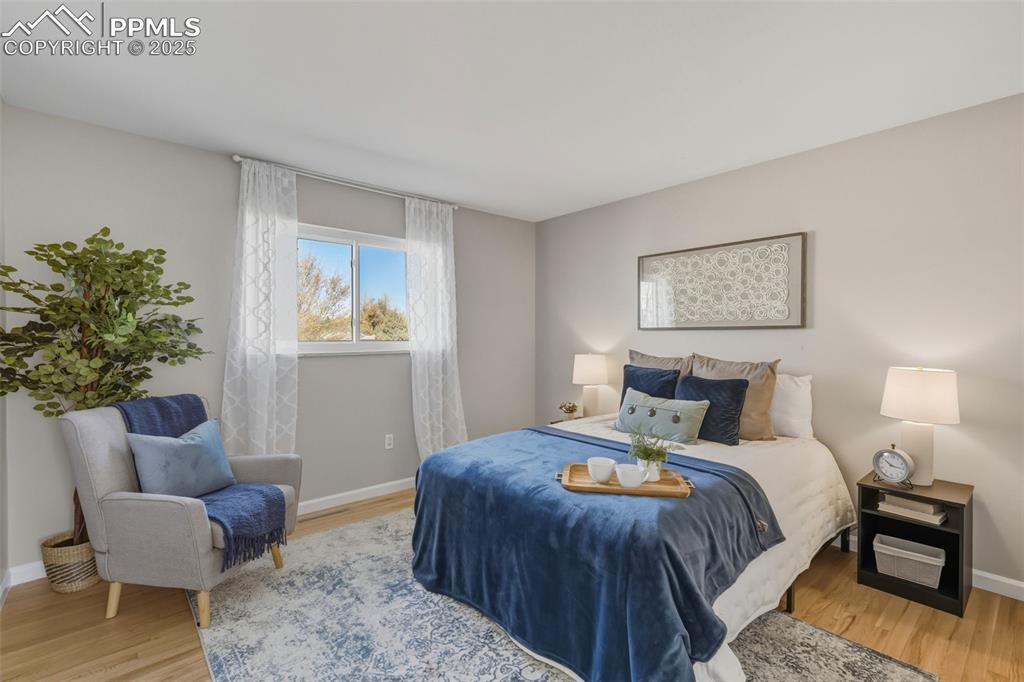 Image 45 of 50: Bedroom