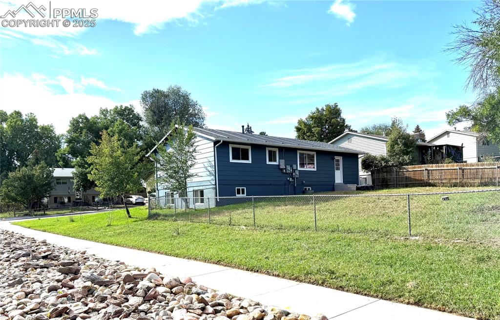 Image 47 of 50: Huge back yard. 