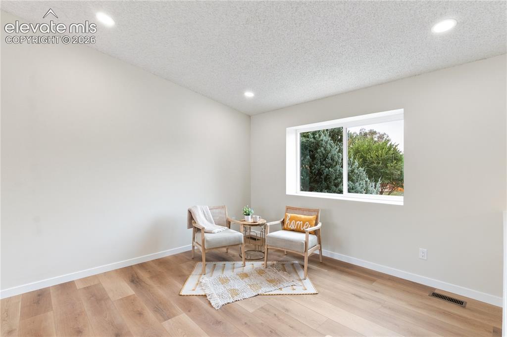Image 6 of 28: Sitting Room