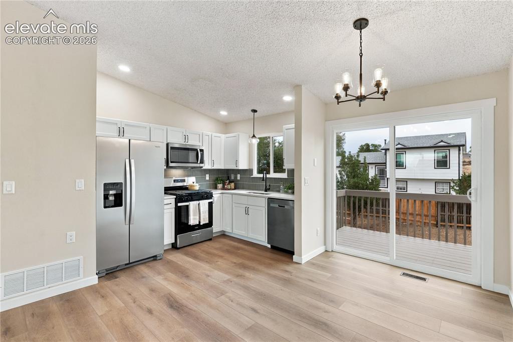 Image 8 of 28: Kitchen