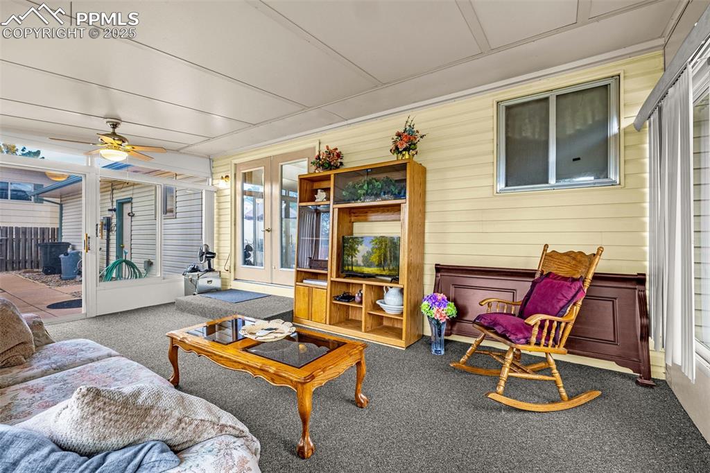 Image 10 of 39: Sun Room