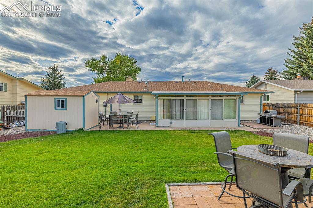 Image 4 of 39: Back of Structure