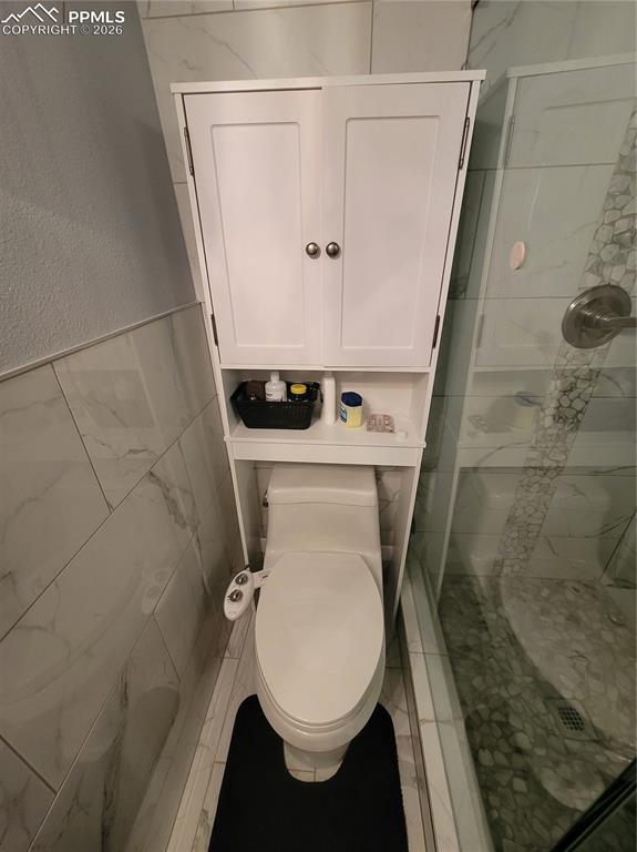 Image 9 of 21: Bathroom