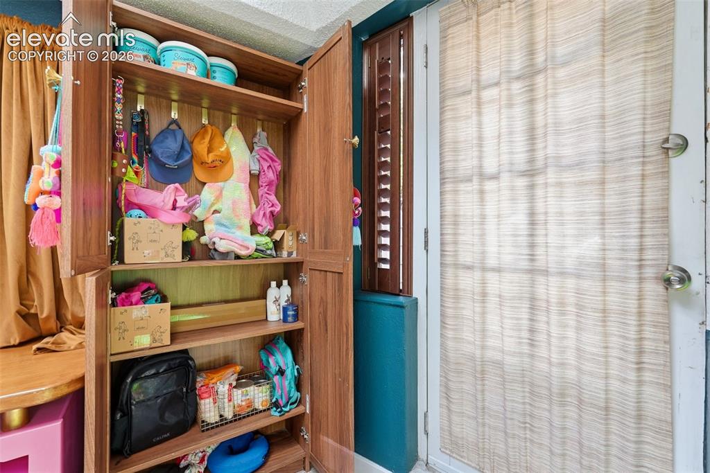 Image 12 of 50: Hobby Room