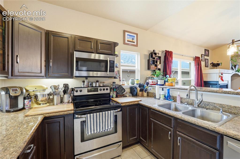 Image 11 of 46: Kitchen