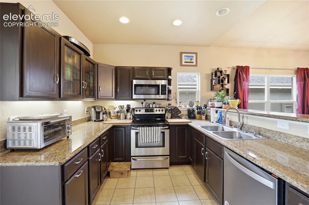 Image 12 of 46: Kitchen