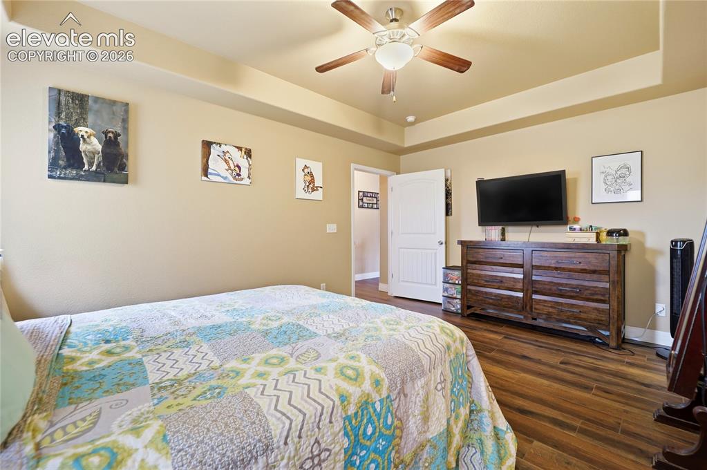 Image 21 of 46: Bedroom