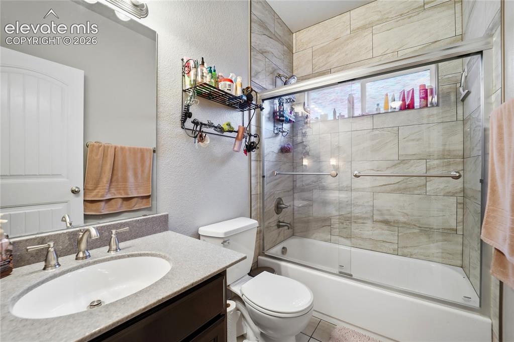 Image 22 of 46: Bathroom