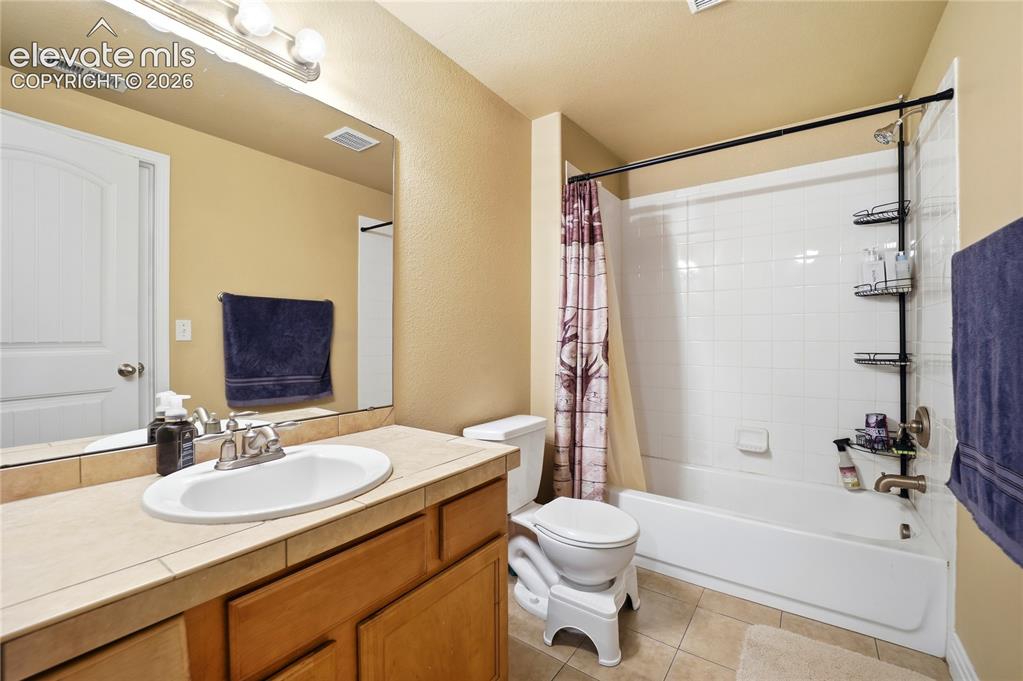 Image 36 of 46: Bathroom