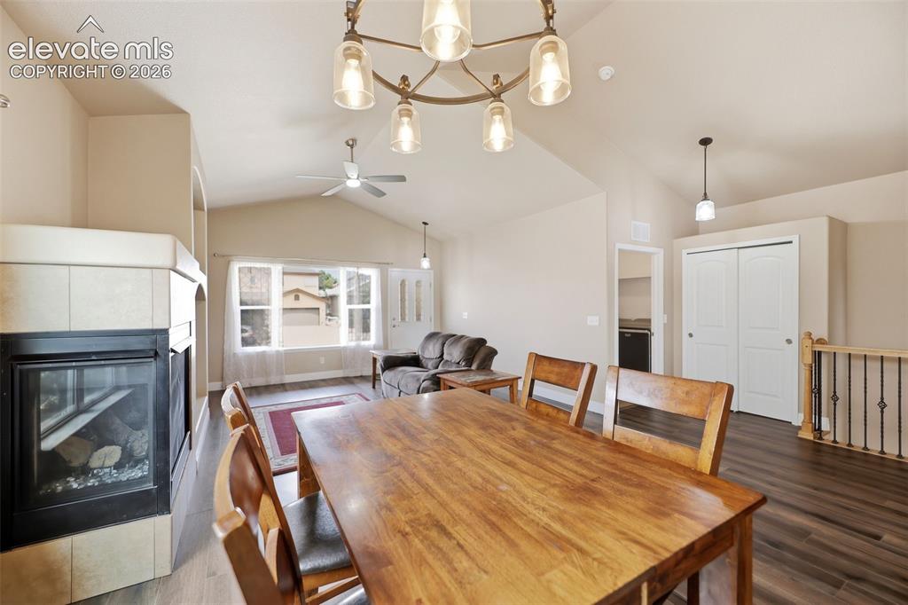 Image 5 of 36: Open concept floorplan