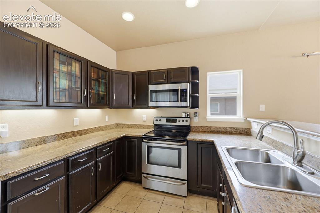 Image 8 of 36: Roomy kitchen with walkout to balcony