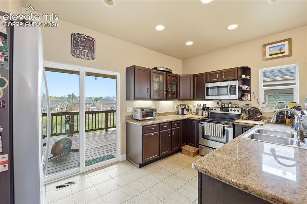 Image 9 of 46: Kitchen