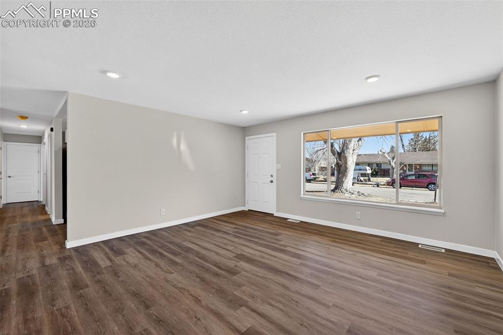 Image 10 of 35: Family Room