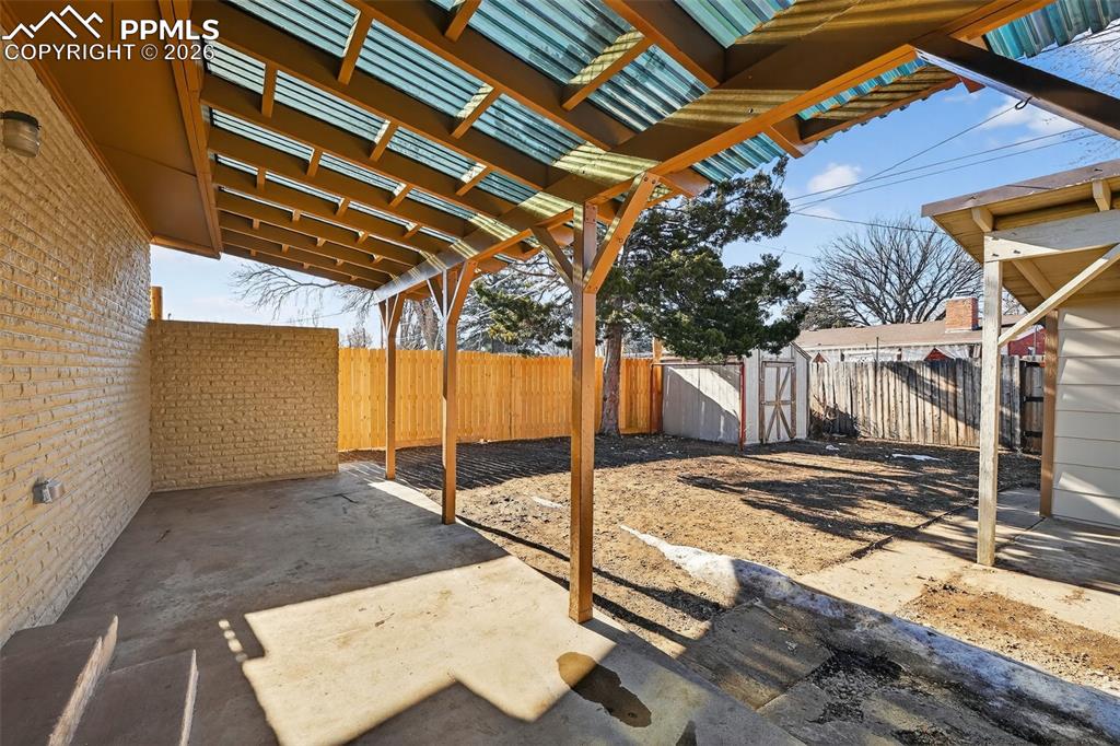 Image 29 of 35: Patio