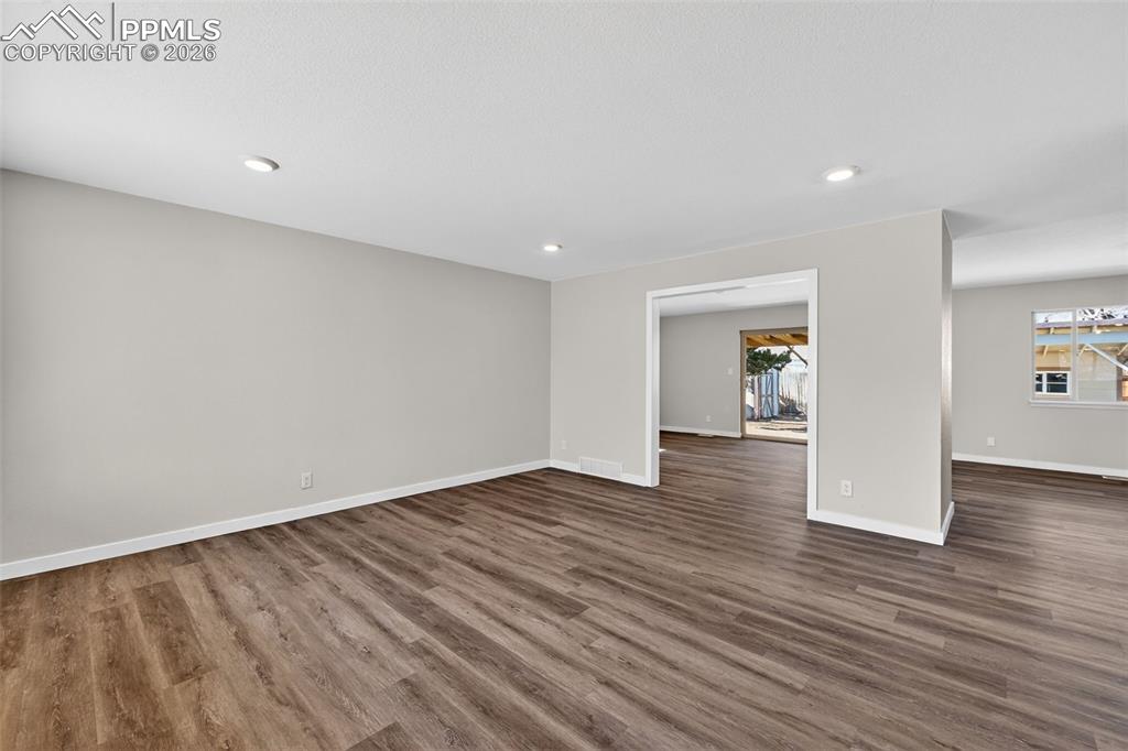 Image 8 of 35: Family Room