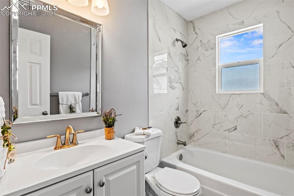 Image 28 of 44: Bathroom of F6 portion of the Condo