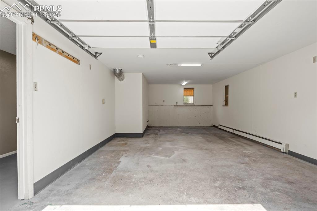 Image 35 of 44: Oversized Garage with heating- perfect for workshop/hobbies, etc