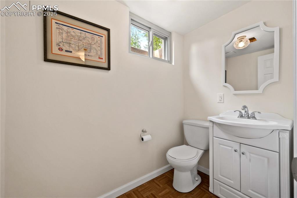 Image 20 of 34: Bathroom