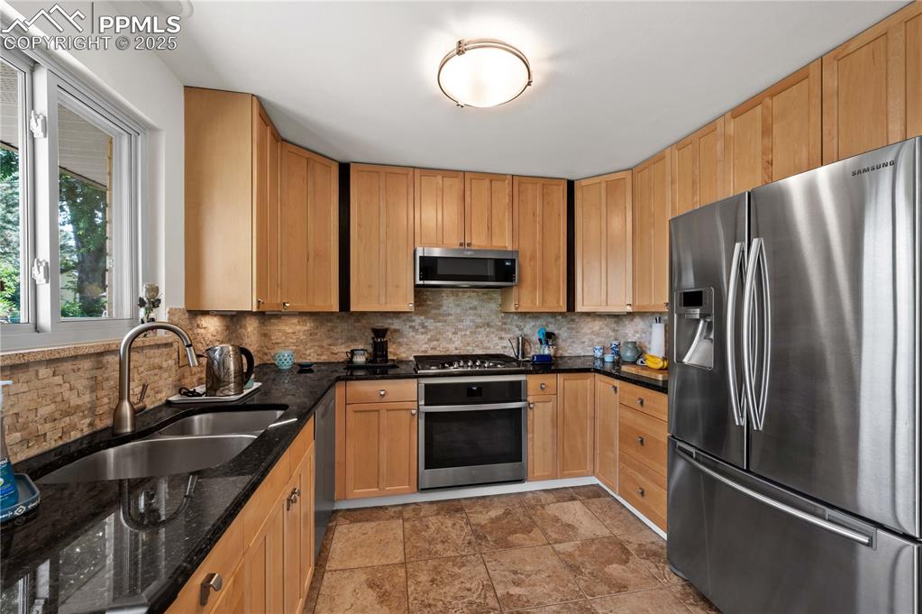 Image 3 of 34: Kitchen