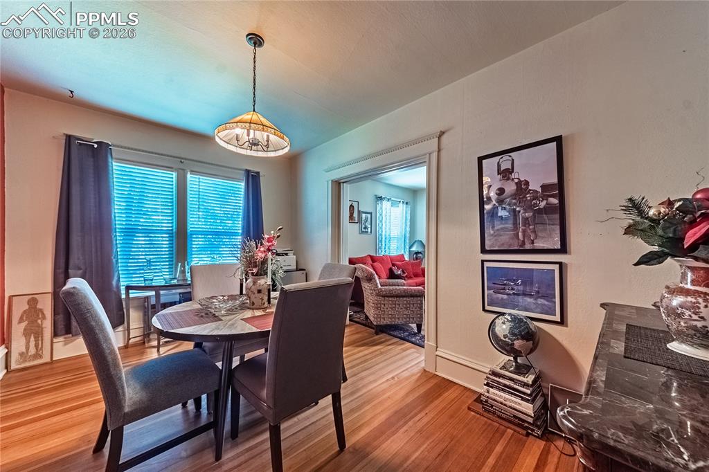 Image 11 of 42: Dining Area