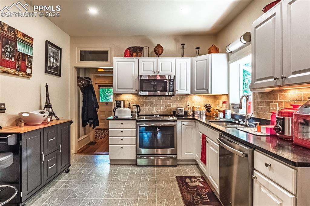 Image 13 of 42: Kitchen