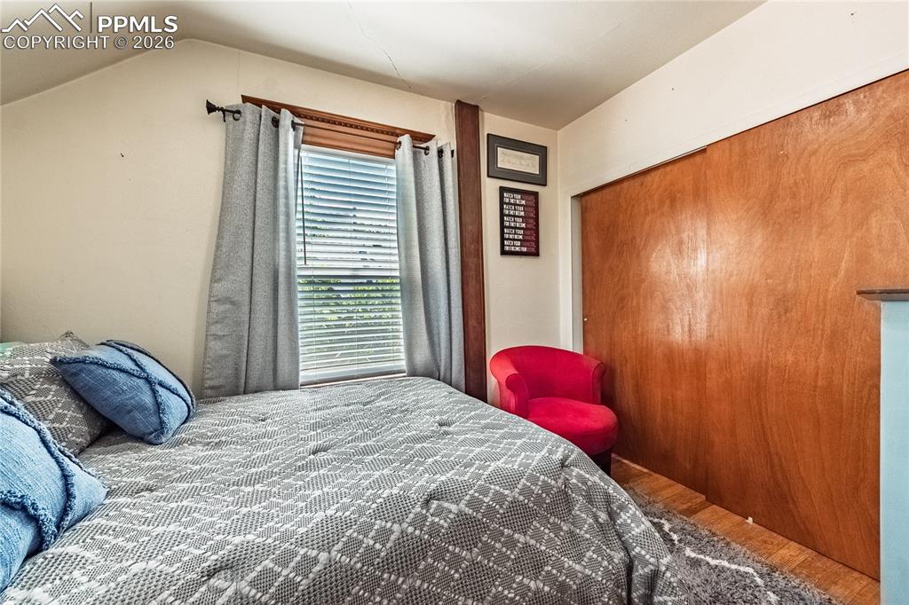 Image 28 of 42: Bedroom