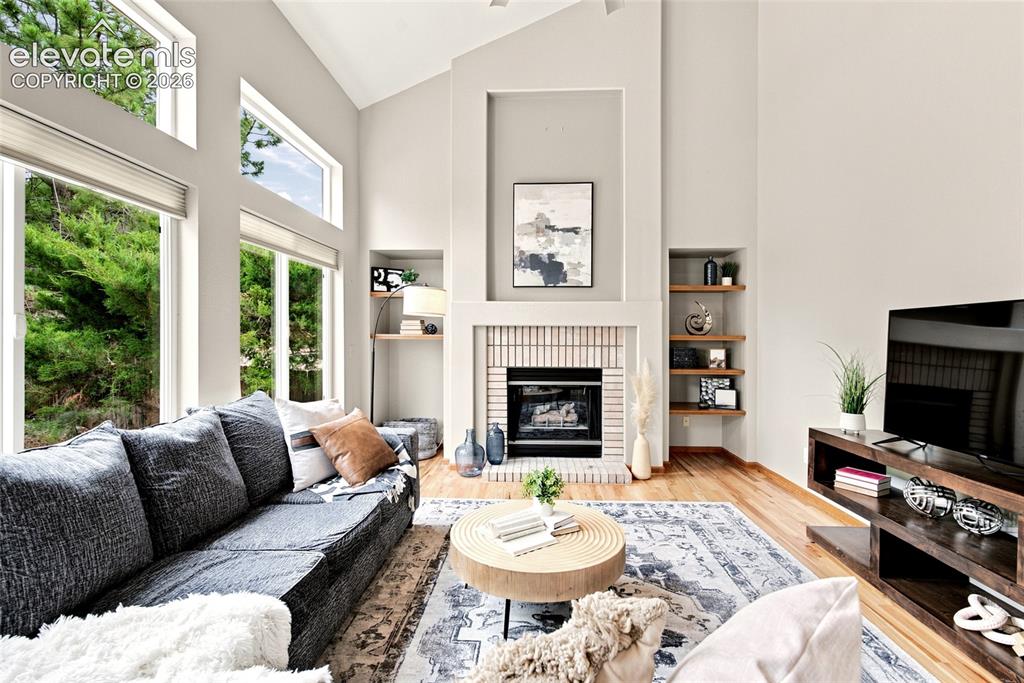 Image 2 of 27: Large Living Room With Vaulted Ceilings