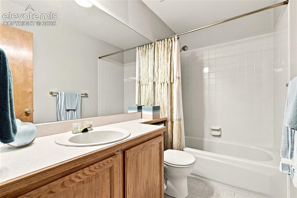 Image 25 of 27: Bathroom #2 Upstairs