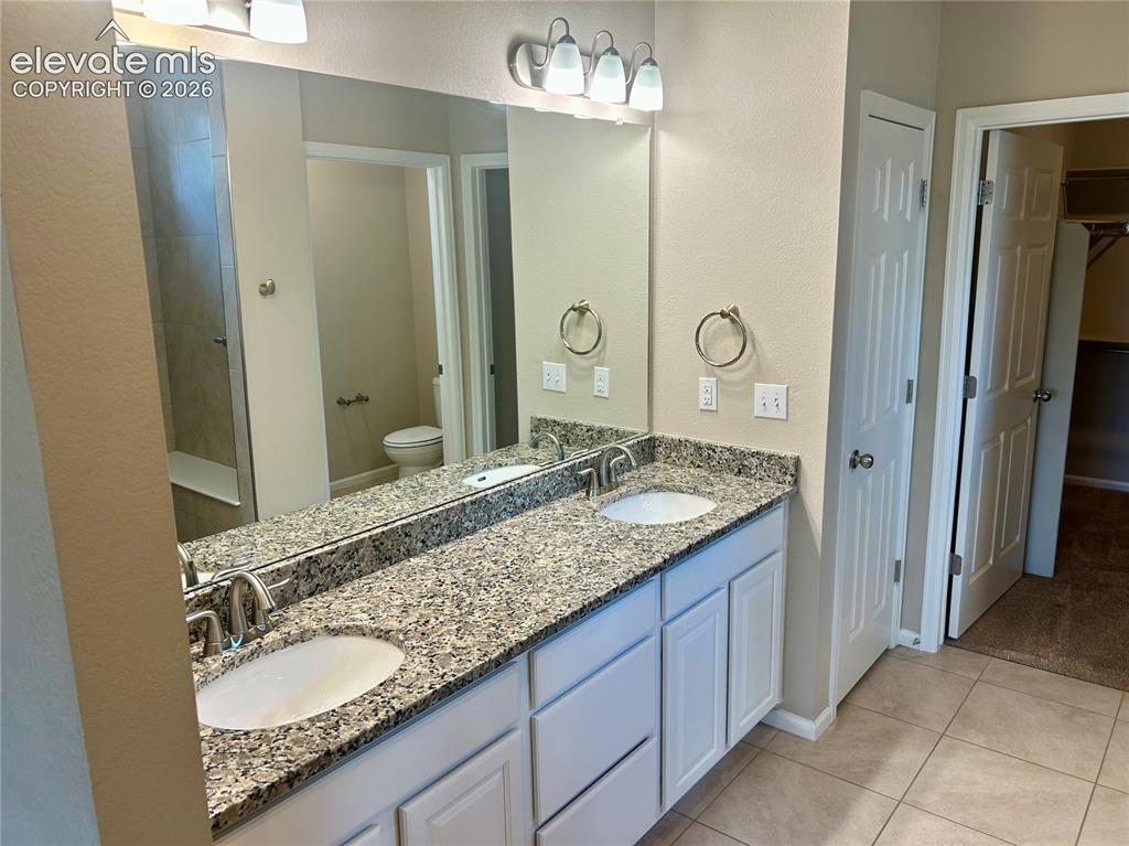 Image 18 of 38: Double vanity, primary bathroom