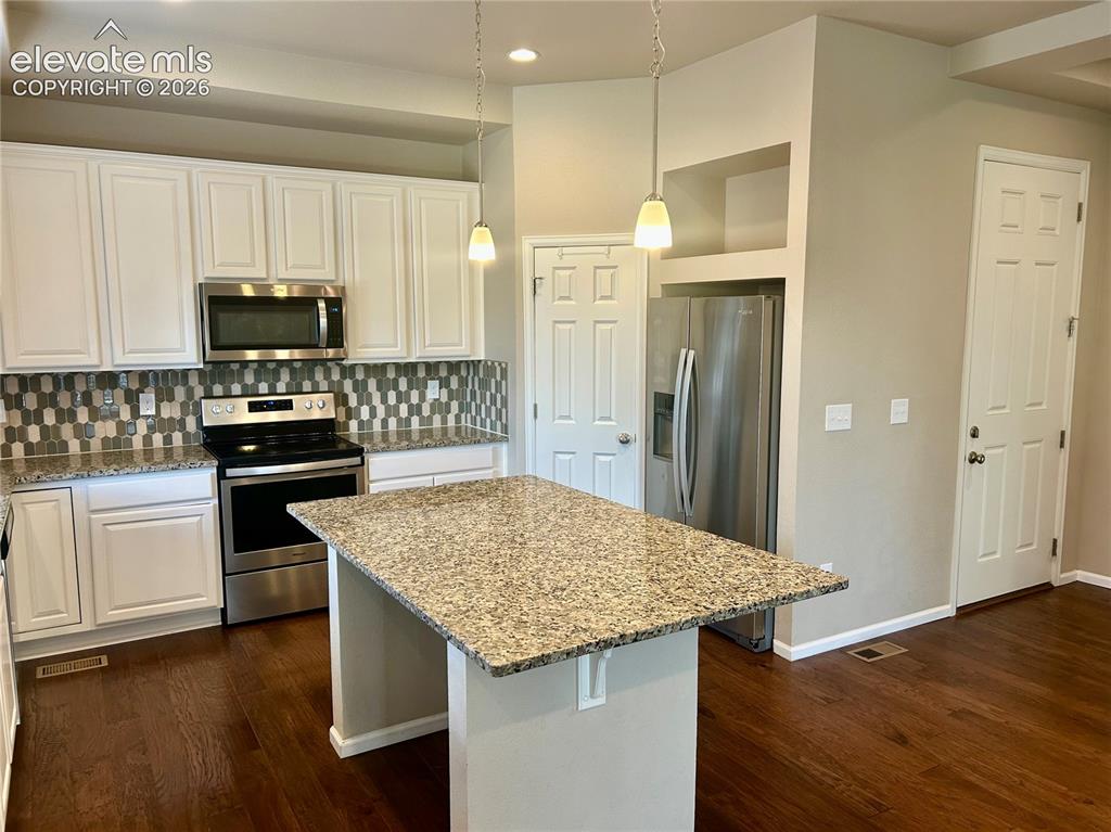 Image 7 of 38: Kitchen